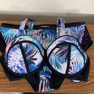 Beautiful bikini set.